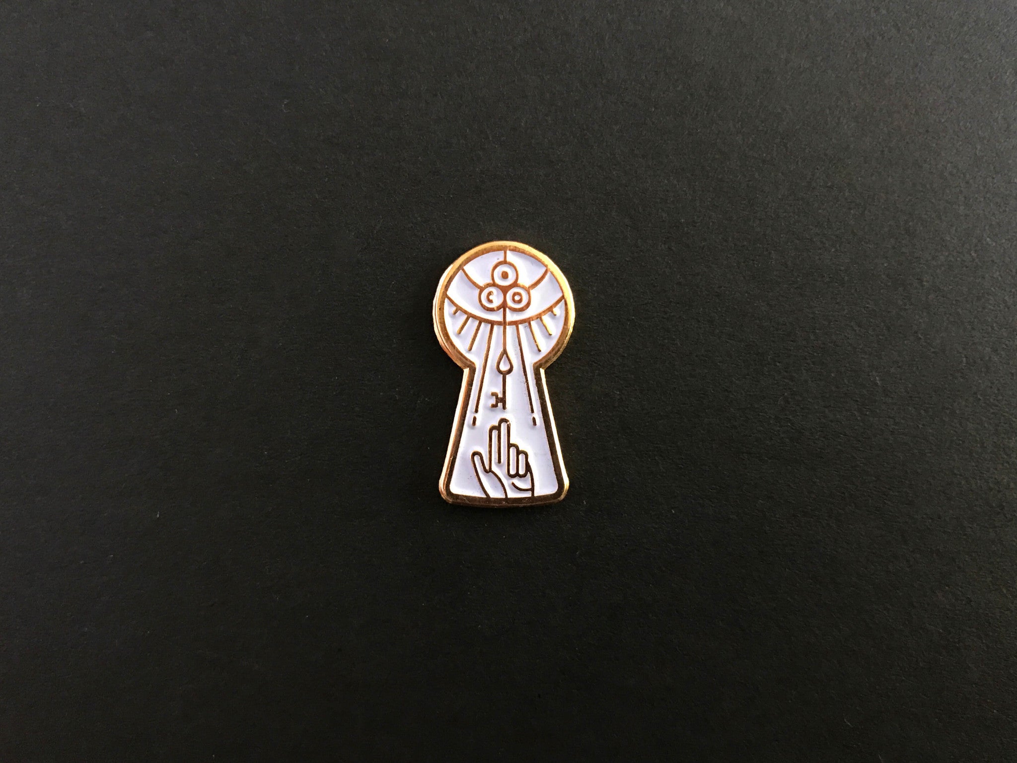 Keyhole Pin